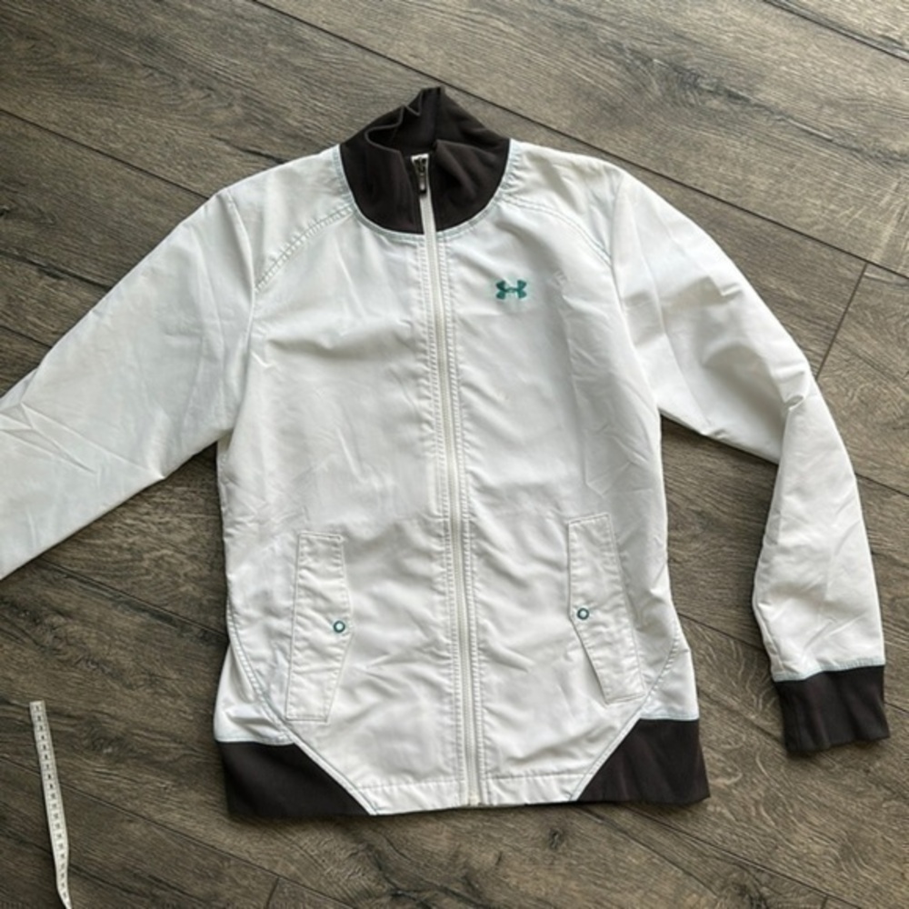 Under armor jacket size medium white gray trim, zip up polyester
